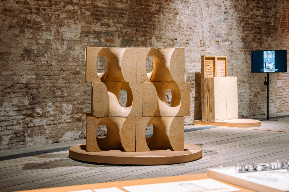  Komün-Aksiyon Duvarları